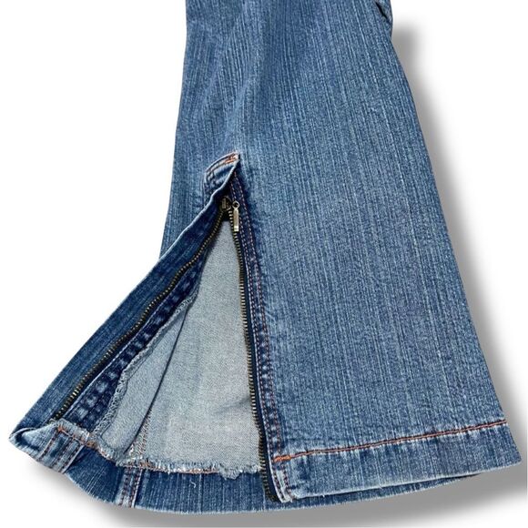 Vigoss Medium Wash Vintage Flared Zippered Bottom Jeans - Picture 4 of 12